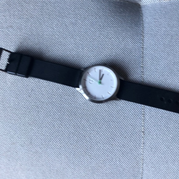 black waterproof stainless steel white face minimalist dial silicone band - Picture 7 of 12